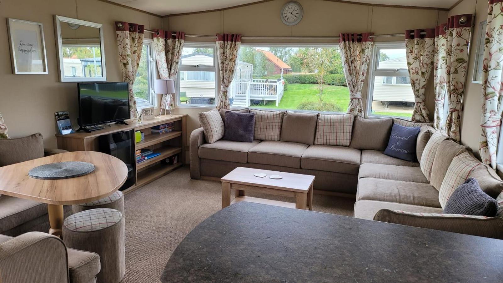 Tattershall Lakes Kingfisher Caravan 8 Berth With Hot Tub & Wifi Esterno foto