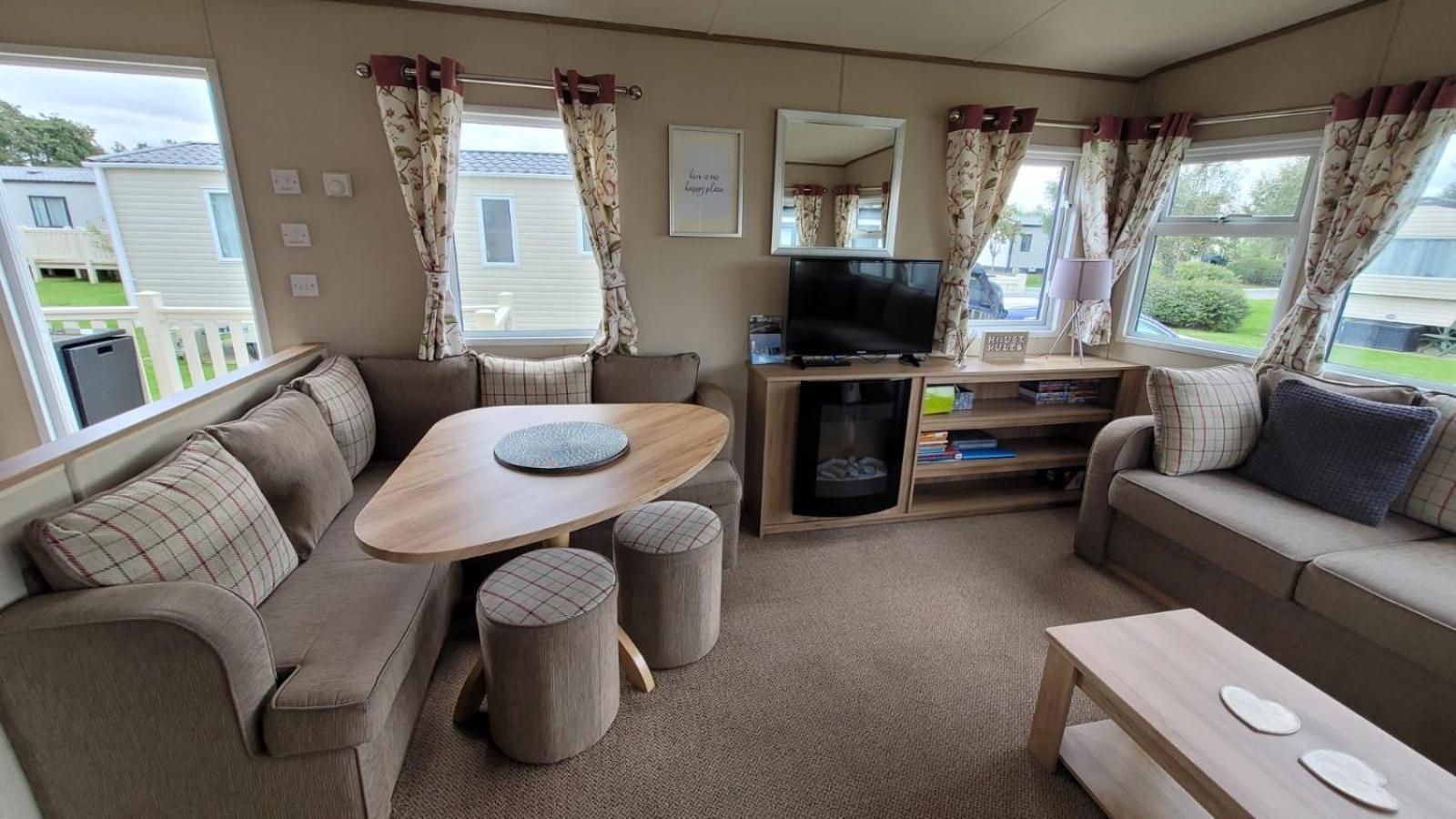 Tattershall Lakes Kingfisher Caravan 8 Berth With Hot Tub & Wifi Esterno foto