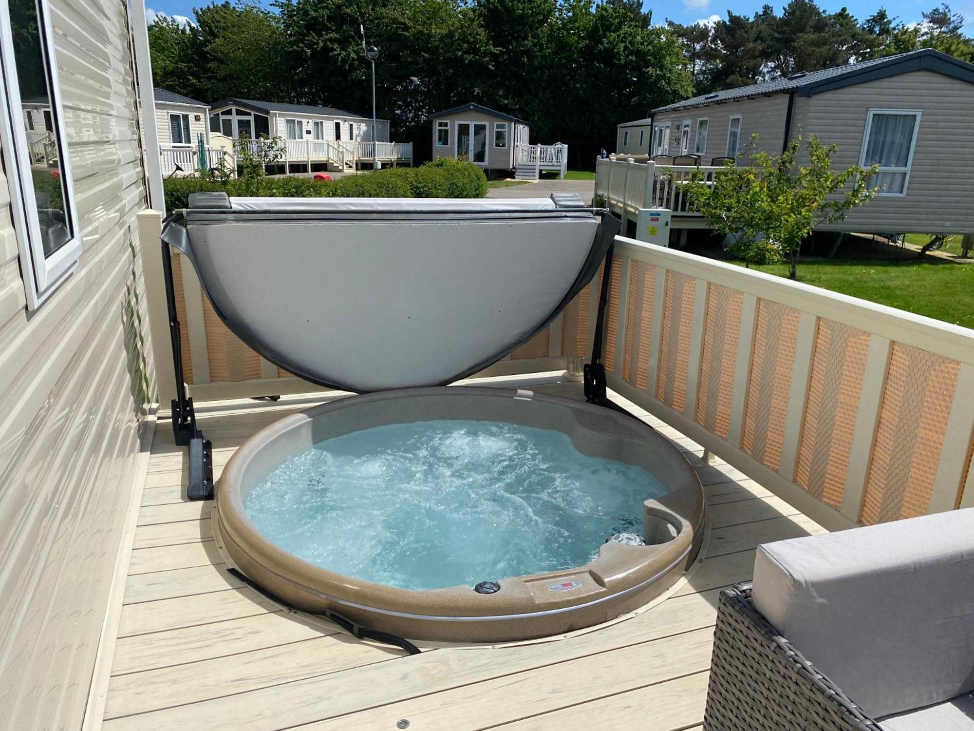 Tattershall Lakes Kingfisher Caravan 8 Berth With Hot Tub & Wifi Esterno foto